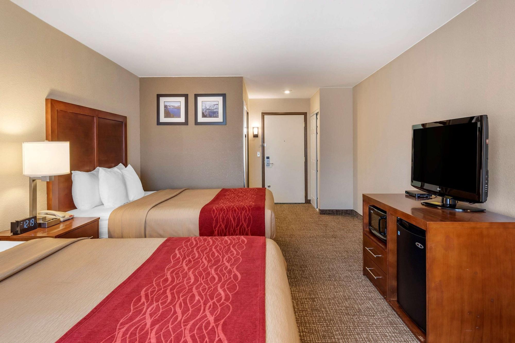 Comfort Inn & Suites Klamath Falls Exterior photo