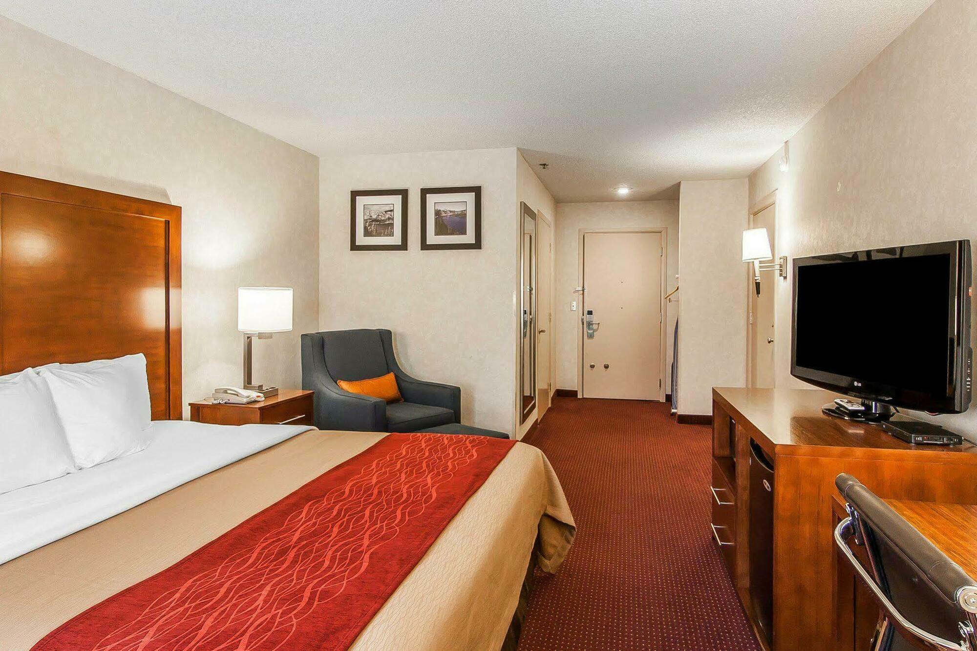 Comfort Inn & Suites Klamath Falls Exterior photo
